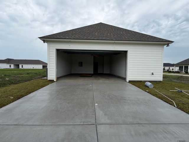 205 Queens Way, Thibodaux, LA 70301