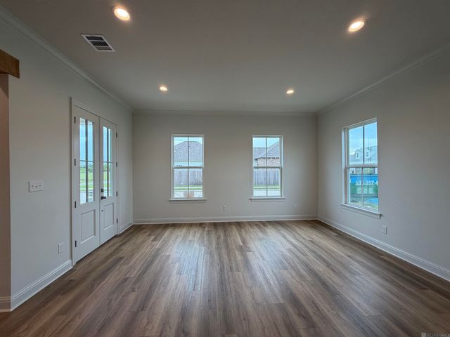 205 Queens Way, Thibodaux, LA 70301