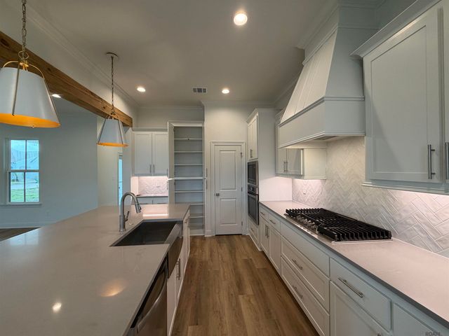 205 Queens Way, Thibodaux, LA 70301