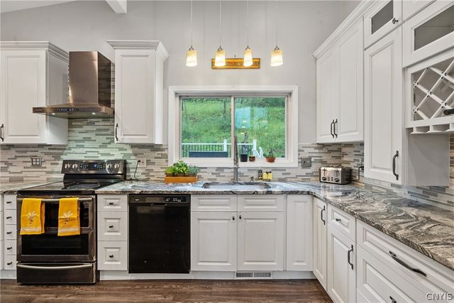 246 Waldorf Parkway, Dewitt, NY 13224
