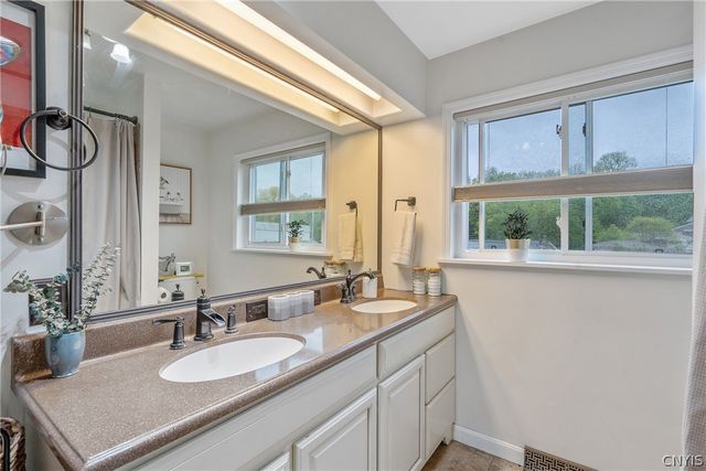 246 Waldorf Parkway, Dewitt, NY 13224