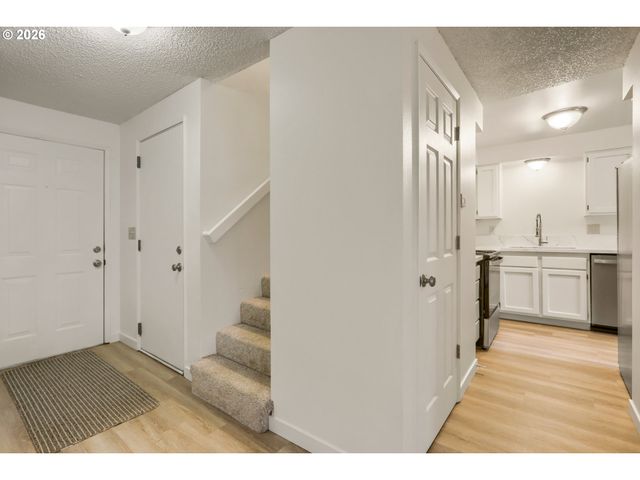 14853 Nw HUNTERS Dr, Beaverton, OR 97006