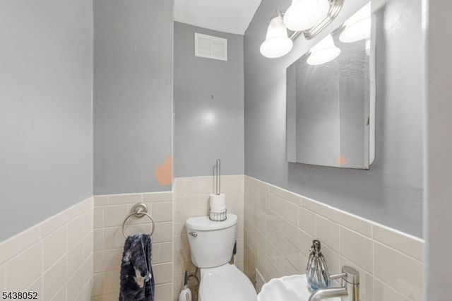 94 E 28th St, Bayonne City, NJ 07002