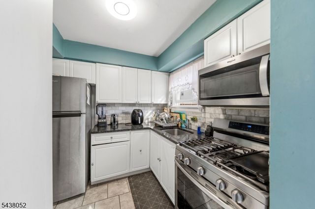 94 E 28th St, Bayonne City, NJ 07002