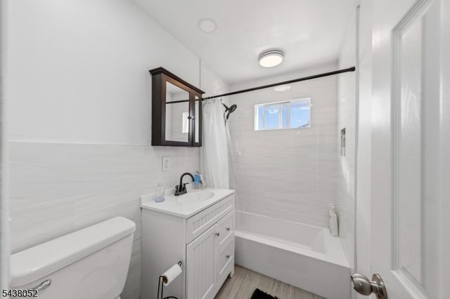 94 E 28th St, Bayonne City, NJ 07002