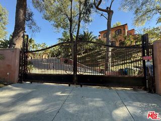 4536 Vanalden Avenue, Tarzana (los Angeles), CA 91356