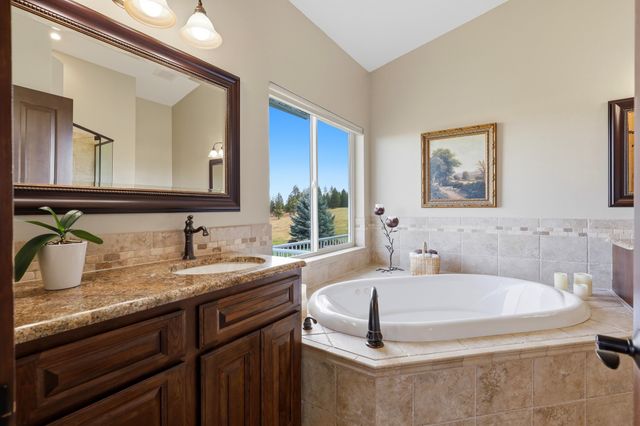 6105 S Harvest Ln, Greenacres, WA 99016