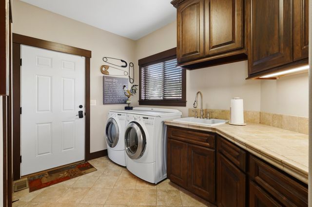 6105 S Harvest Ln, Greenacres, WA 99016