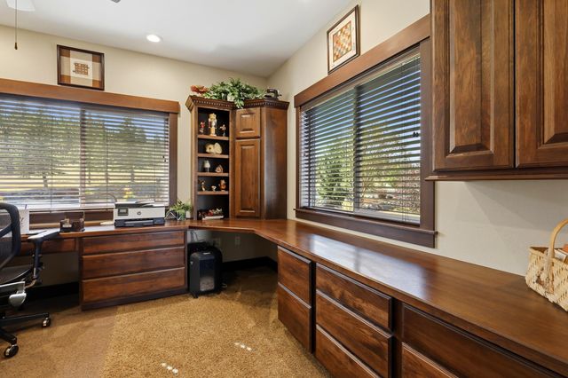 6105 S Harvest Ln, Greenacres, WA 99016