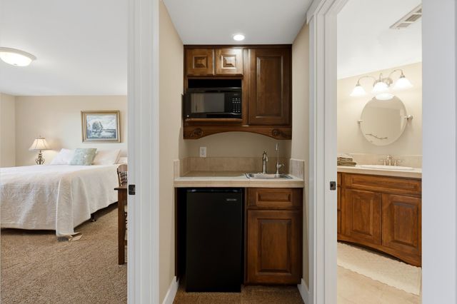 6105 S Harvest Ln, Greenacres, WA 99016