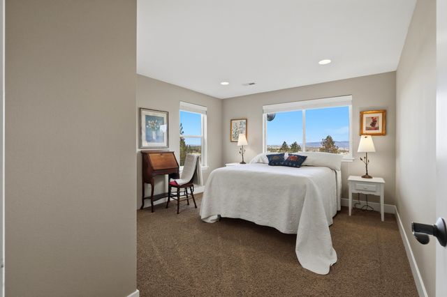6105 S Harvest Ln, Greenacres, WA 99016