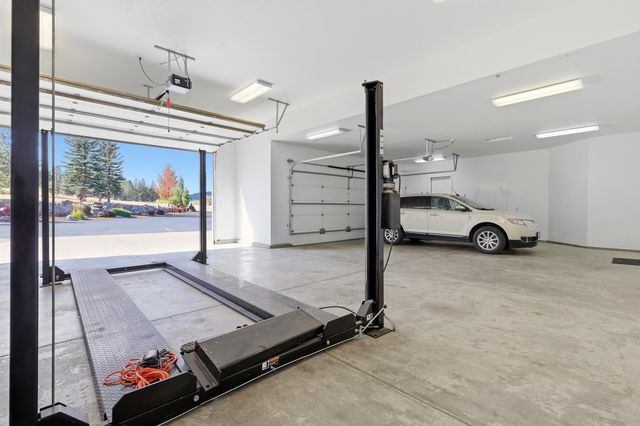 6105 S Harvest Ln, Greenacres, WA 99016