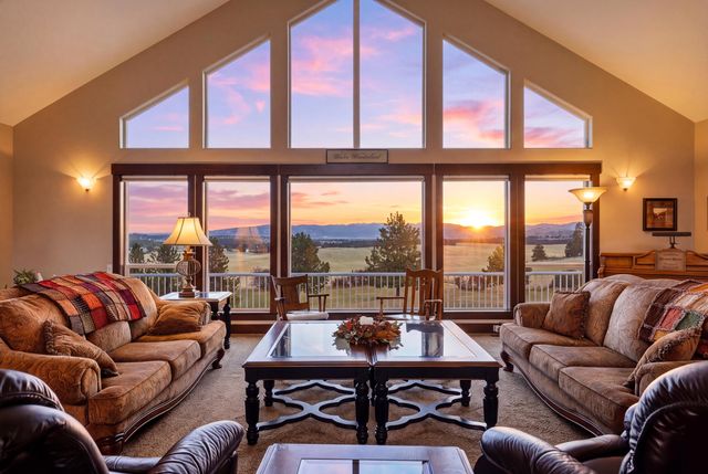 6105 S Harvest Ln, Greenacres, WA 99016