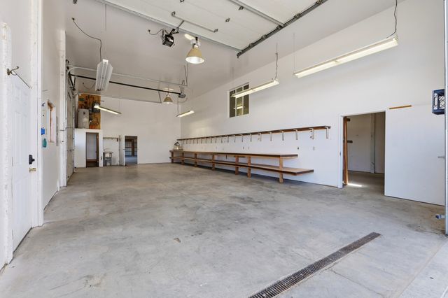 6105 S Harvest Ln, Greenacres, WA 99016
