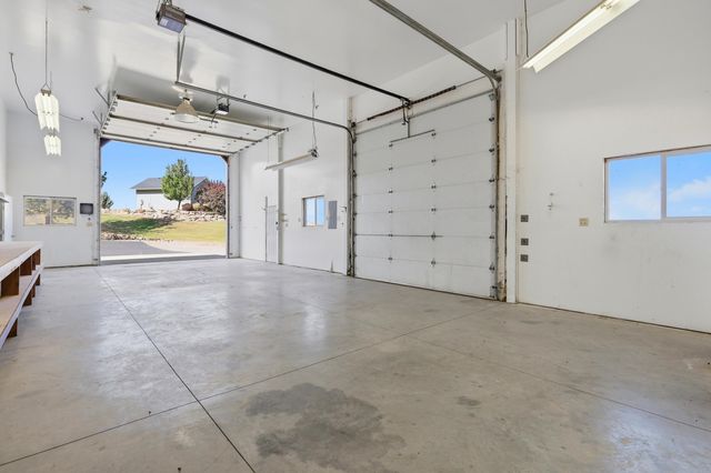 6105 S Harvest Ln, Greenacres, WA 99016