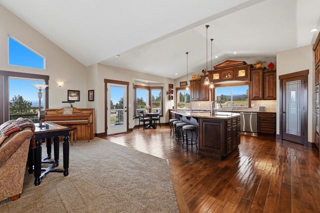 6105 S Harvest Ln, Greenacres, WA 99016