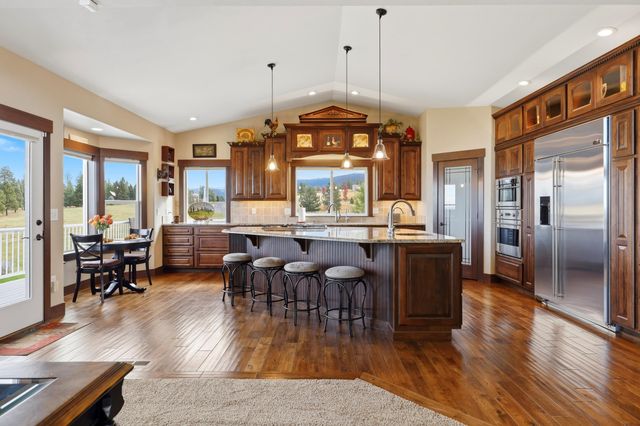 6105 S Harvest Ln, Greenacres, WA 99016