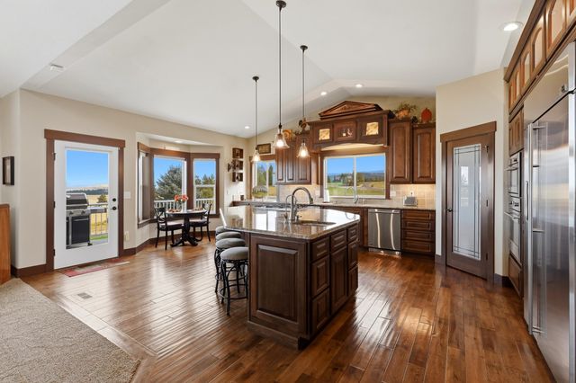 6105 S Harvest Ln, Greenacres, WA 99016