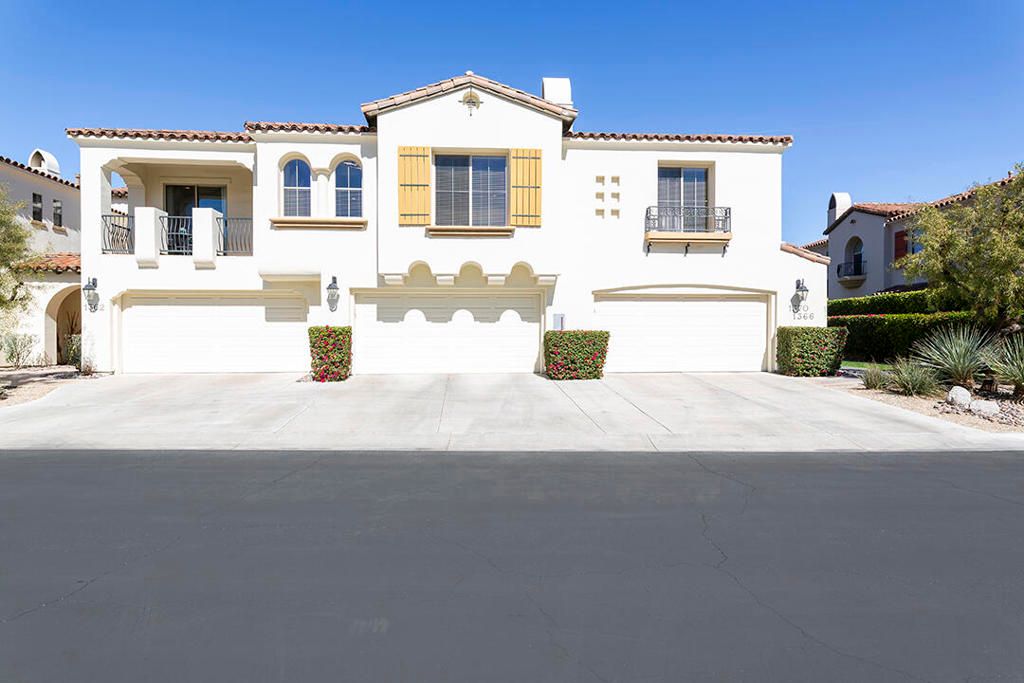Image 3 of property listing at 1370 Yermo Drive S, Palm Springs, CA 92262