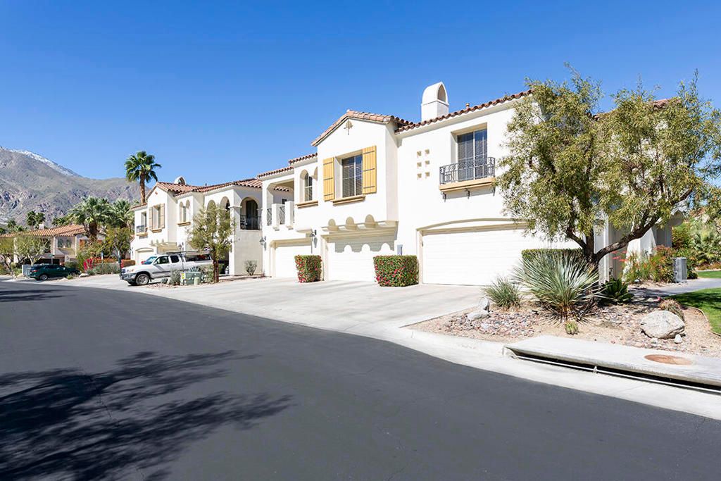 Image 4 of property listing at 1370 Yermo Drive S, Palm Springs, CA 92262