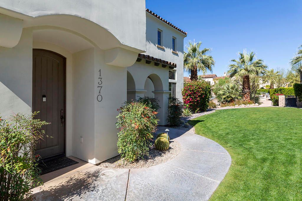 Image 5 of property listing at 1370 Yermo Drive S, Palm Springs, CA 92262