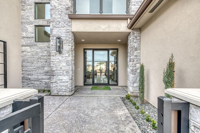 11417 N Portofino Drive, Fresno, CA 93730