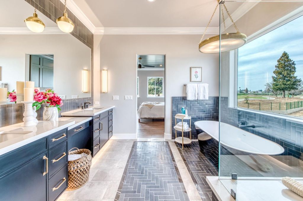 Image 11 of property listing at 11417 N Portofino Drive, Fresno, CA 93730