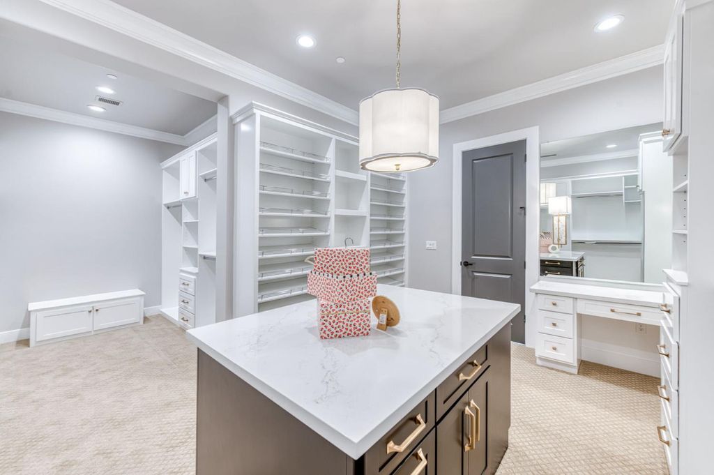 Image 15 of property listing at 11417 N Portofino Drive, Fresno, CA 93730