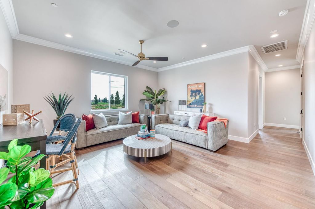 Image 17 of property listing at 11417 N Portofino Drive, Fresno, CA 93730