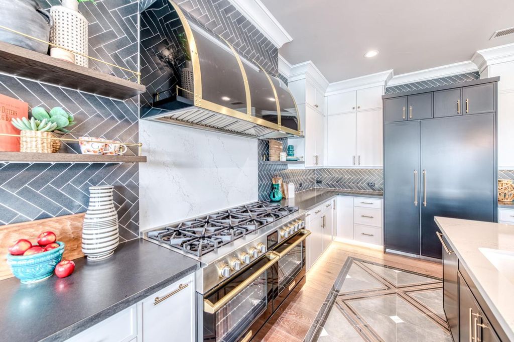 Image 6 of property listing at 11417 N Portofino Drive, Fresno, CA 93730