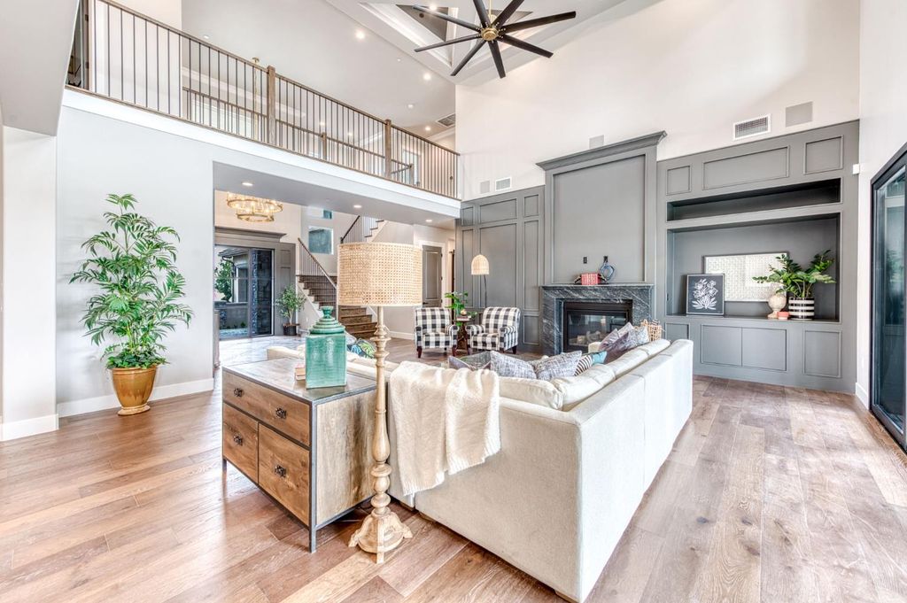 Image 8 of property listing at 11417 N Portofino Drive, Fresno, CA 93730