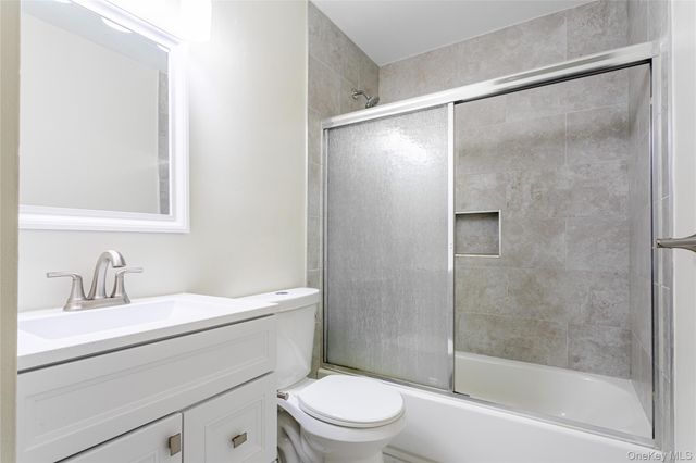 21 Spirit Lane, Staten Island, NY 10303