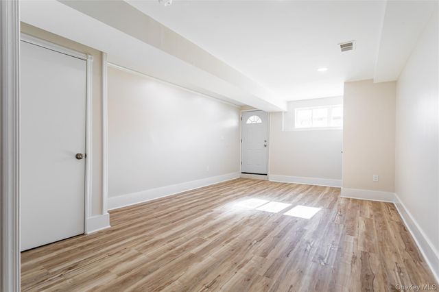 21 Spirit Lane, Staten Island, NY 10303