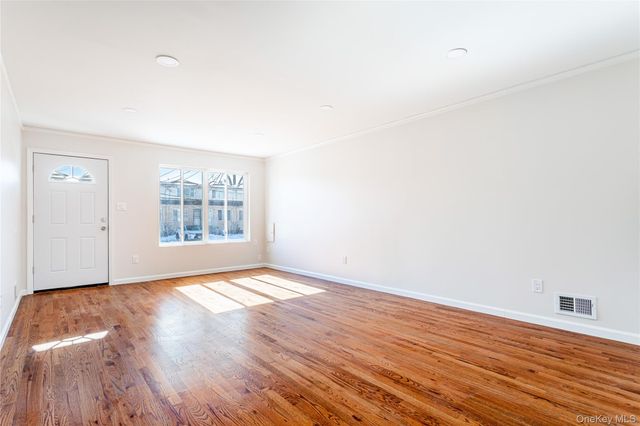 21 Spirit Lane, Staten Island, NY 10303