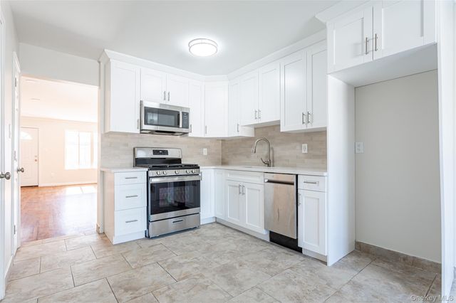 21 Spirit Lane, Staten Island, NY 10303