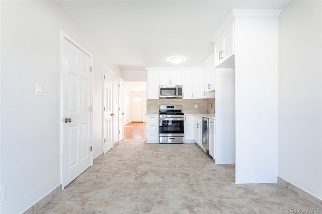 21 Spirit Lane, Staten Island, NY 10303