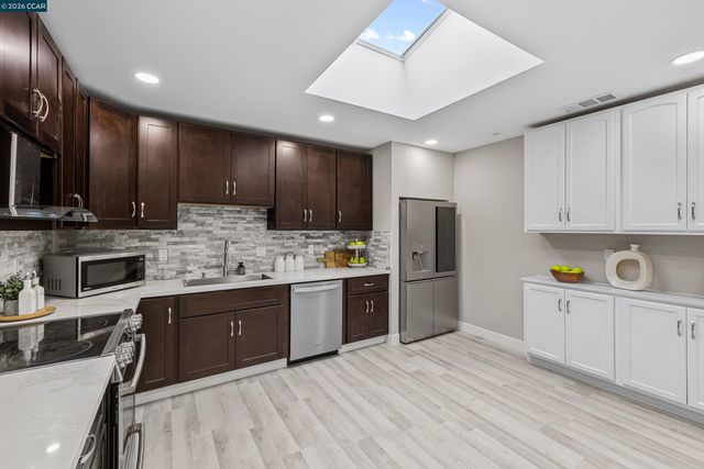 390 Guttenberg St, Daly City, CA 94014