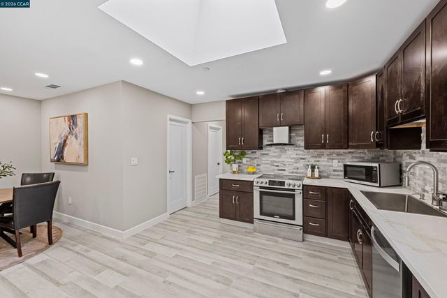 390 Guttenberg St, Daly City, CA 94014