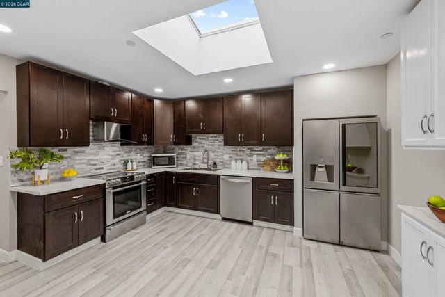 390 Guttenberg St, Daly City, CA 94014