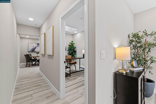 390 Guttenberg St, Daly City, CA 94014