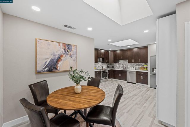 390 Guttenberg St, Daly City, CA 94014