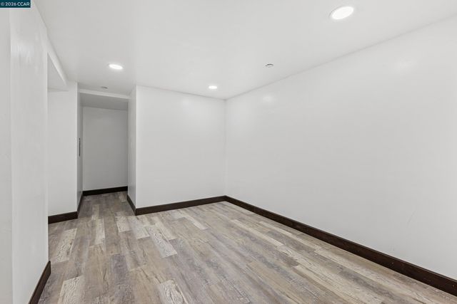 390 Guttenberg St, Daly City, CA 94014