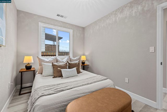 390 Guttenberg St, Daly City, CA 94014