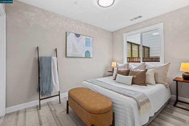 390 Guttenberg St, Daly City, CA 94014