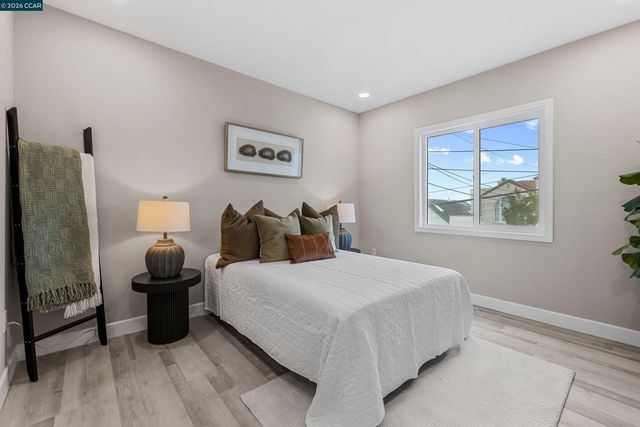 390 Guttenberg St, Daly City, CA 94014