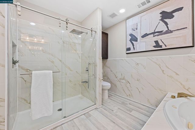 390 Guttenberg St, Daly City, CA 94014