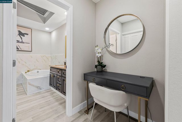 390 Guttenberg St, Daly City, CA 94014