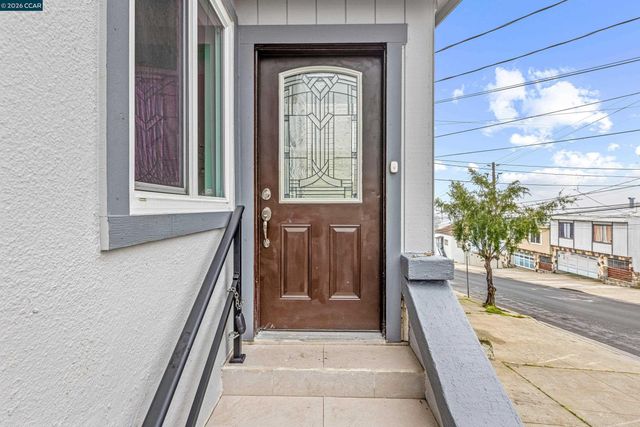 390 Guttenberg St, Daly City, CA 94014