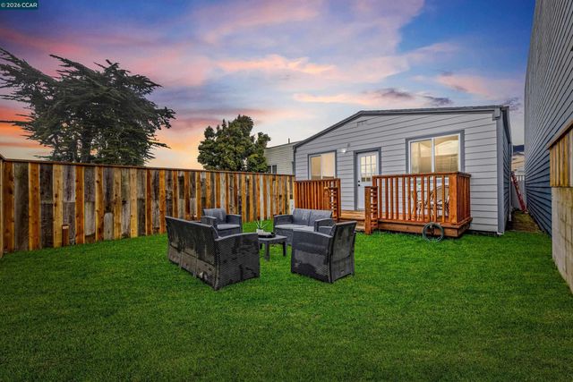 390 Guttenberg St, Daly City, CA 94014