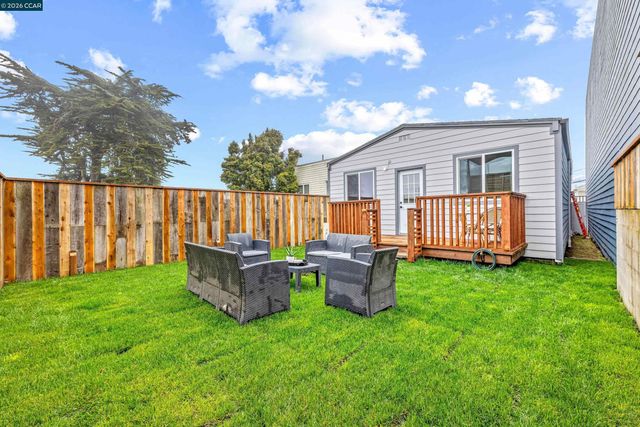 390 Guttenberg St, Daly City, CA 94014